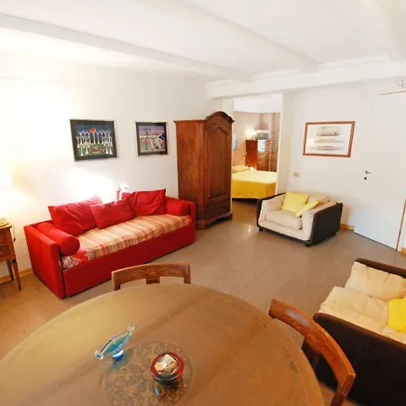Fondamenta Sant' Eufemia Apartment