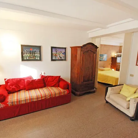 Fondamenta Sant' Eufemia Apartment